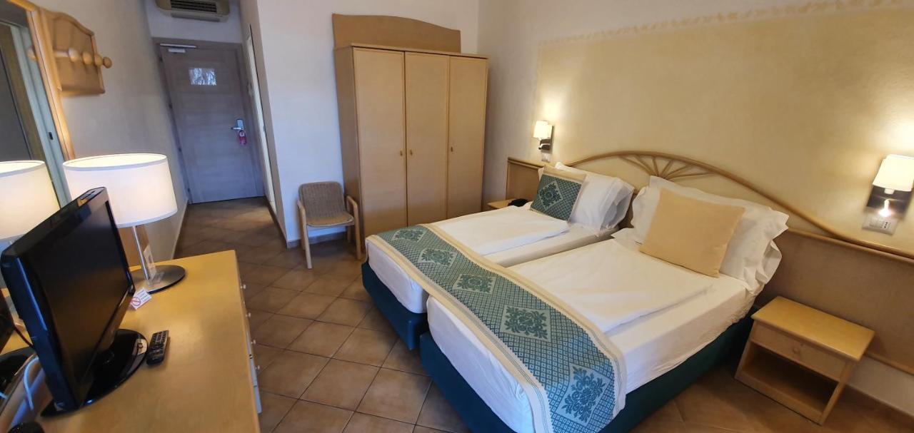 Hotel Mon Repos Baja Sardinia Exterior photo
