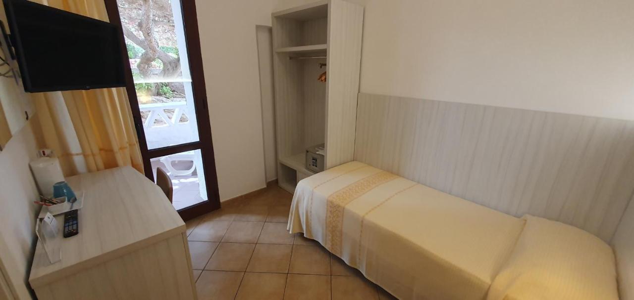 Hotel Mon Repos Baja Sardinia Exterior photo