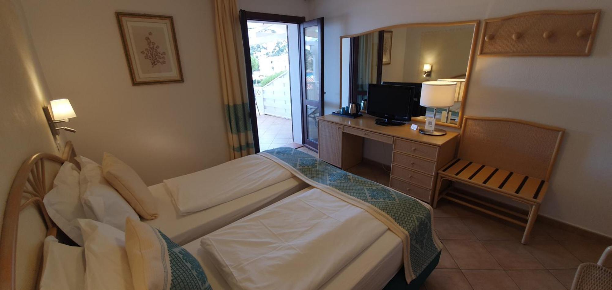 Hotel Mon Repos Baja Sardinia Exterior photo